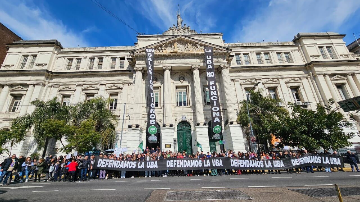 Docentes y no docentes de la UBA participaron de una nueva jornada de protesta y visibilización de la problemática salarial. (Foto: captura)