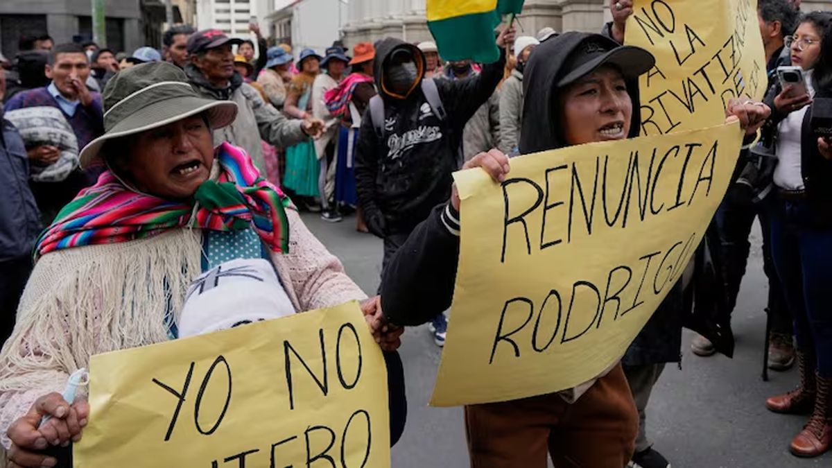 Las protestas siguen en Bolivia y se renuevan los pedidos de renuncia al presidente Paz Pereira. (Foto: Reuters)