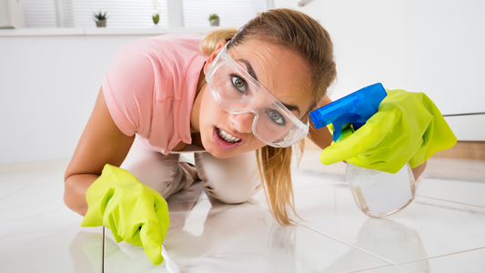 Truco definitivo para limpiar los azulejos y dejar de refregar