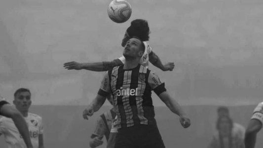 Con la neblina como protagonista, Peñarol le empató el clásico a Nacional sobre la hora y con un jugador menos