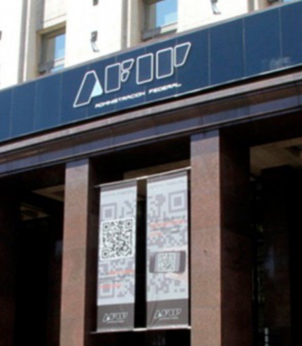 La recaudación tributaria de febrero aumentó 42,6% anual, muy por debajo de la inflación