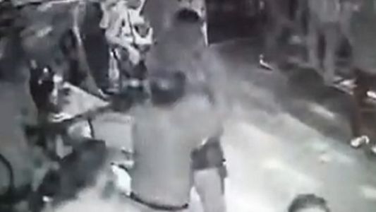Video | Tragedia en un boliche: un hombre bailaba, se desvaneció y murió