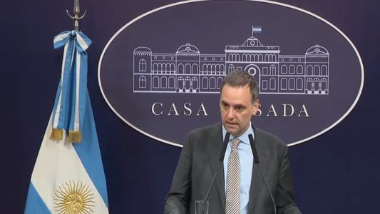 El Gobierno responsabilizó a los opositores de la Ley Ómnibus por la suba de los dólares financieros