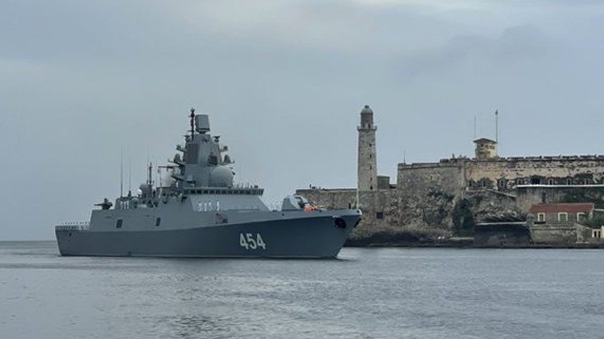 La fragata rusa Gorshkov entra en el puerto de La Habana