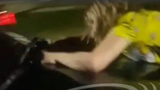Locura al volante en Mendoza: un conductor arrastró durante varias cuadras a una mujer en el capot