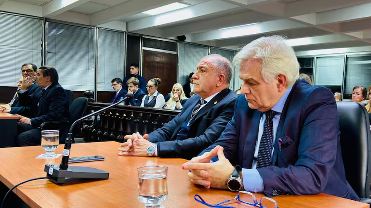 Durante las audiencias, los acusadores, el senador Luis Juez y el abogado Alberto Maques, exhibieron parte de los mensajes incorporados al expediente. (Foto: Consejo de la Magistratura)