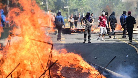 Chile: con los militares ya en las calles, resurgen la violencia y los enfrentamientos en Santiago