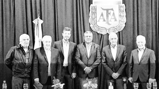 Tapia terminó con la grieta en la AFA y todos están adentro