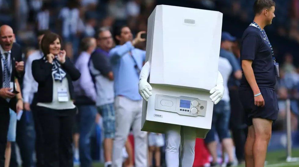 ¿La peor mascota del mundo? La del West Bromwich, #BoilerMan
