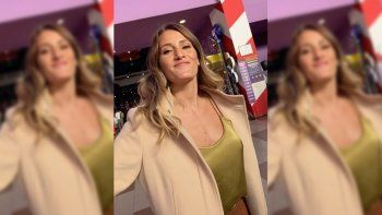 mica viciconte presento a su hermana en sociedad y... ¡es una bomba como ella!
