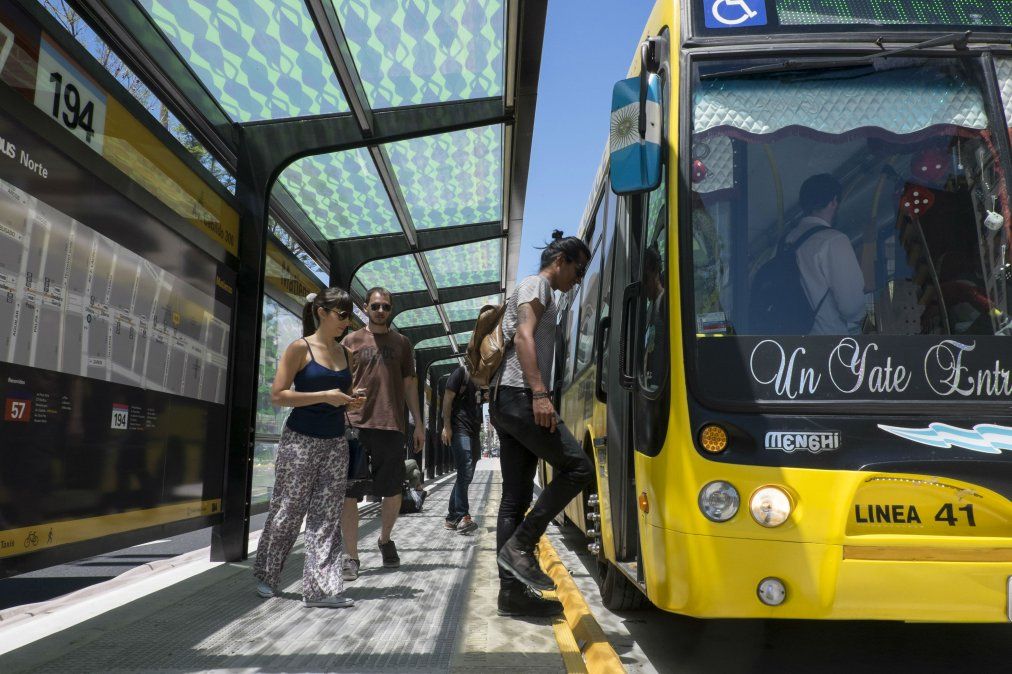 Traspaso de 32 líneas de colectivos: el Gobierno y Ciudad tendrán hoy la primera reunión (Foto: Telam).