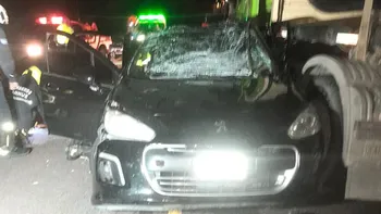 Volvían de vacaciones y chocaron contra un camión: el desenlace más doloroso