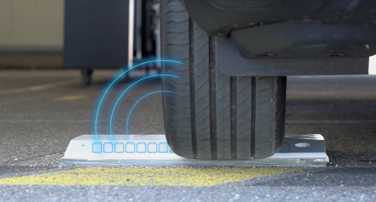 El escáner magnético del nuevo sistema Michelin QuickScan funciona en todas las condiciones meteorológicas (lluvia