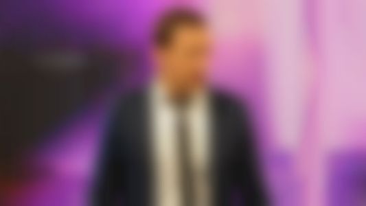 Famoso actor y conductor reprodujo una tierna foto de la infancia con sus dos hermanos