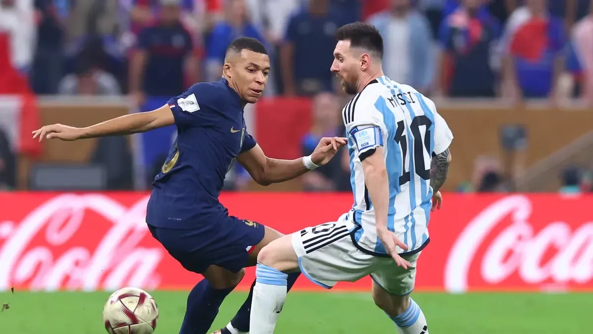 La rivalidad entre Lionel Messi y Kylian Mbappé no se detiene (Foto: archivo).
