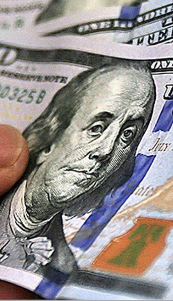 Menos tensión en el mercado e intervención oficial lograron que el dólar baje a $39,25