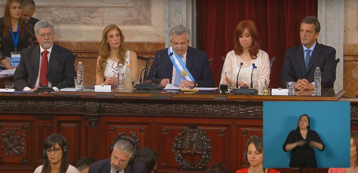 Agenda de género: sin mencionar al aborto, Alberto fijó como prioridad el reducir la violencia contra la mujer