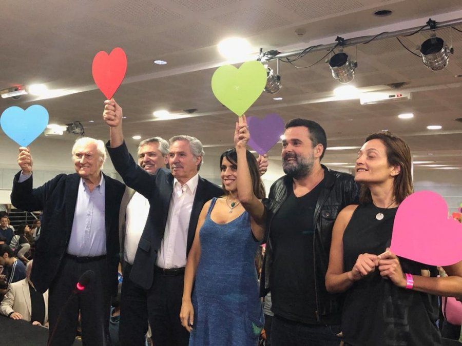 Donda selló su vuelta al kirchnerismo rodeada de Felipe y Alberto Fernández
