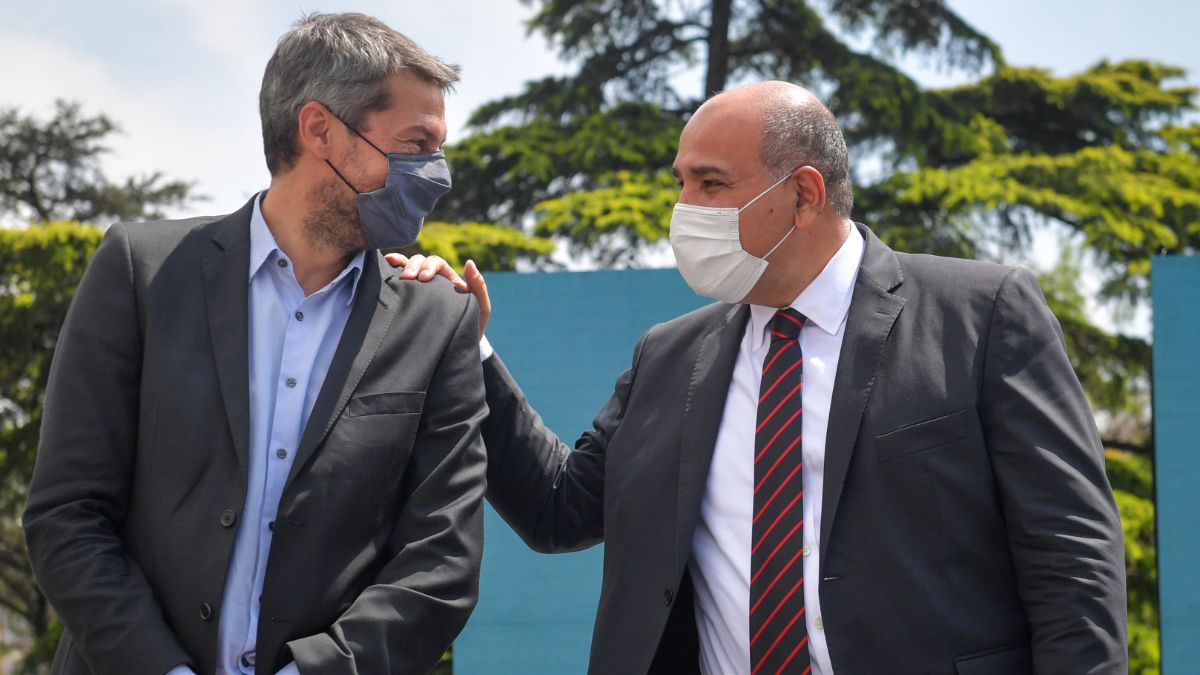 Matías Lammens y Juan Manzur participaron de un acto con clubes barriales. (Foto: Jefatura de Gabinete).