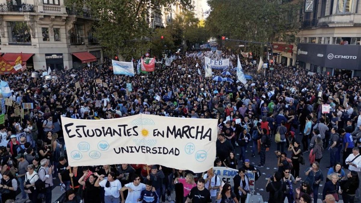 El Gobierno apuntó contra los rectores de la universidades: Ganan entre 5 y 8 millones y no quieren salarios congelados