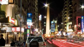 Av. Corrientes: ¿Cuánto sale una noche de teatro?