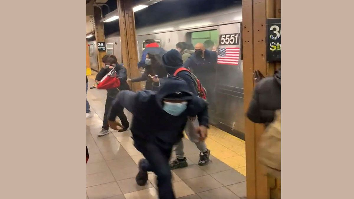 momentos de terror y confusión en el subte de Nueva York tras el atentado (Foto: AP)