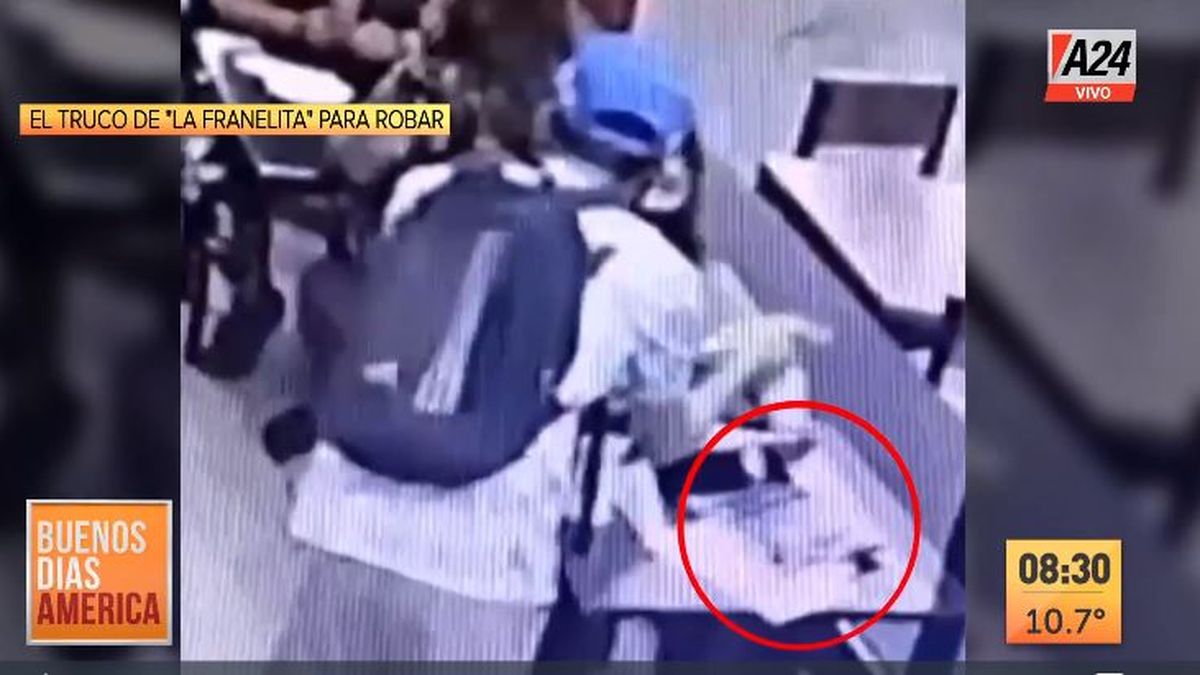 El truco de la franelita para robar en comercios. (Captura de Tv)