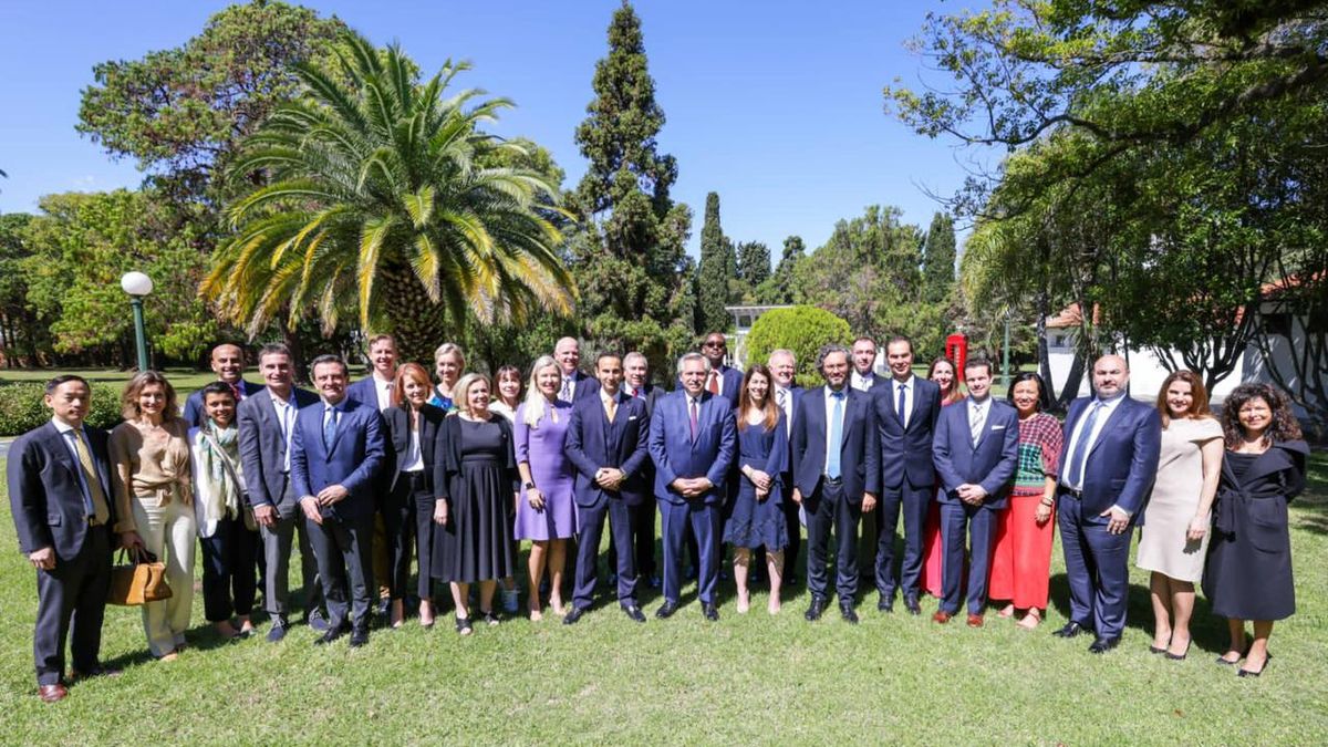 El Presidente se mostró ayer en Olivos con empresarios