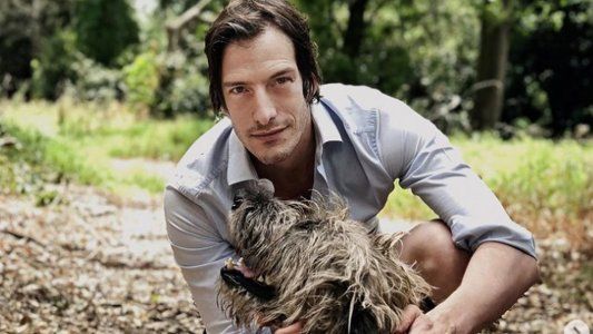 Iván de Pineda presentó a su gigante mascota: ¡Mide más de 80 centímetros!