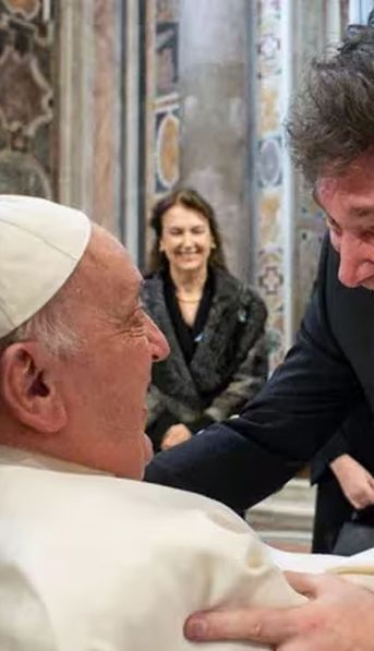 Javier Milei viajó con destino a Roma para participar este sábado del funeral del papa Francisco
