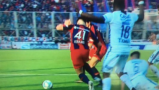 El incomprensible penal que le dio el árbitro Merlos a San Lorenzo cuando se terminaba el partido