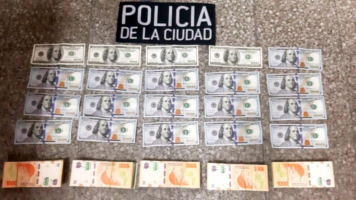 ¿Cambio de paradigma? Detuvieron a un arbolito de la calle Florida por no poder justificar que tenía 300 mil pesos y 2 mil dólares