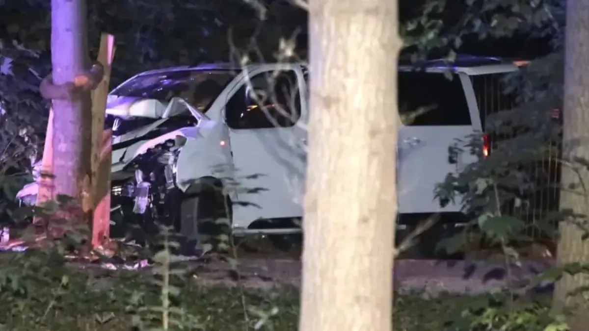 La camioneta que llev&oacute; delante el atentado. (Foto: redes sociales)