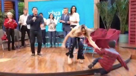 La tremenda caída de Rocío Marengo en un programa de la televisión chilena