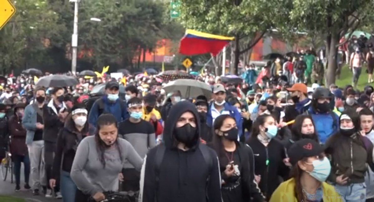 Siguen las manifestaciones contra el gobierno. Este miércoles. con un paro nacional (Foto: AP).
