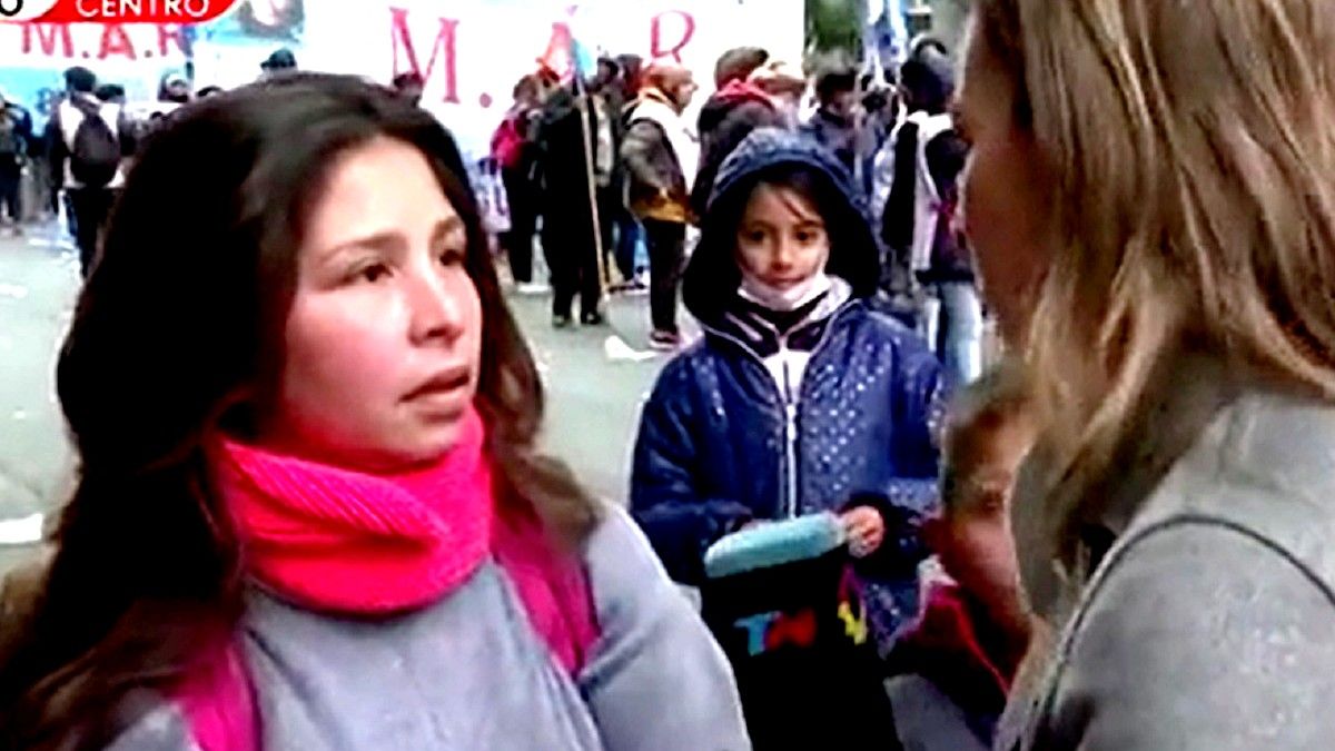 La frase de una beneficiaria de un plan social que se hizo viral: &nbsp;“Nos quieren mandar a trabajar a la calle y no es justo (Foto: captura de TV).&nbsp;