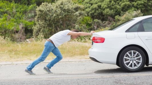 Cómo arrancar el auto sin batería con este sencillo truco desconocido