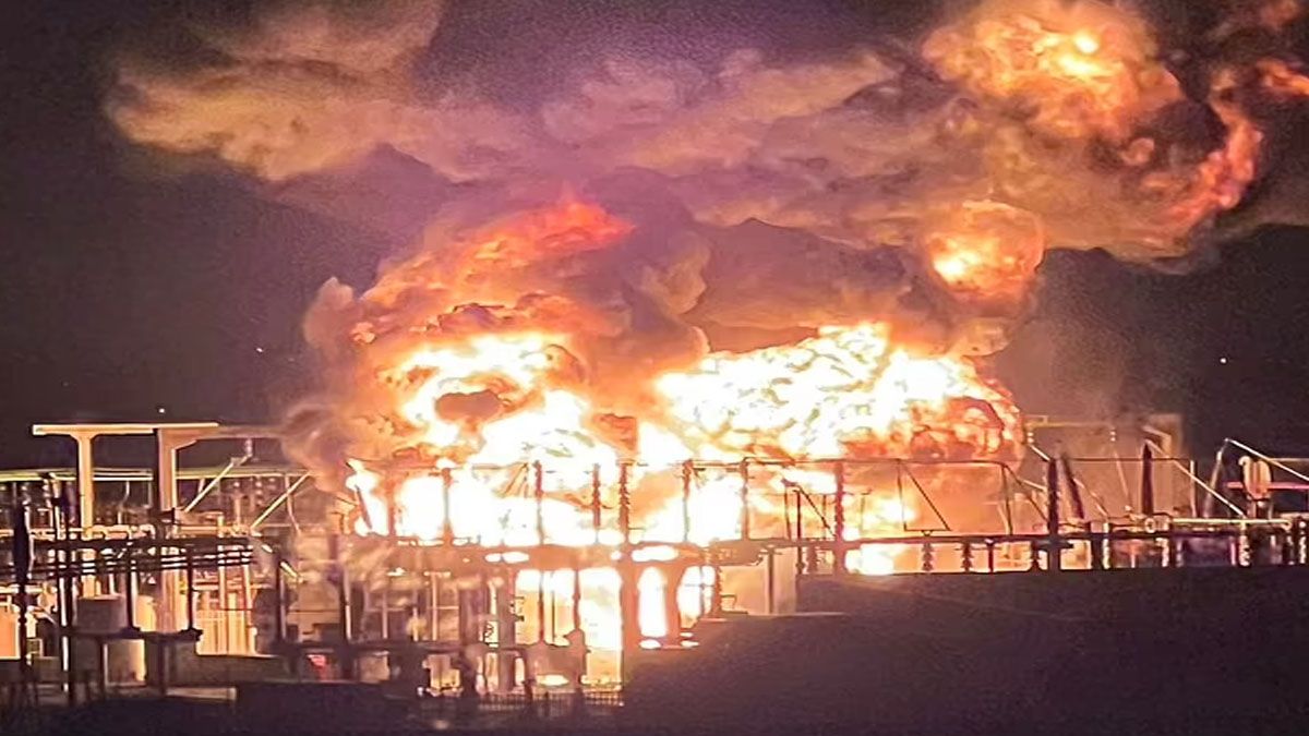 Uno de los momentos más duros en Heathrow. La explosión en la central que dejó sin energía al aeropuerto más importante de Europa. (Foto: Gentileza Daily Mail) Uno de los momentos más duros en Heathrow. La explosión en la central que dejó sin energía al aeropuerto más importante de Europa. (Foto: Gentileza Daily Mail)