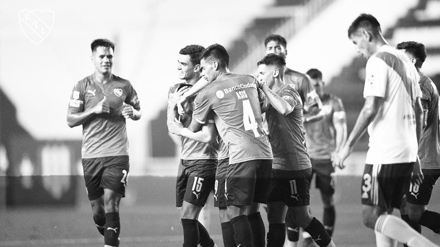 River prolongó su bajón, perdió 2-0 ante Independiente en Banfield y se quedó sin final en la Copa Diego Maradona