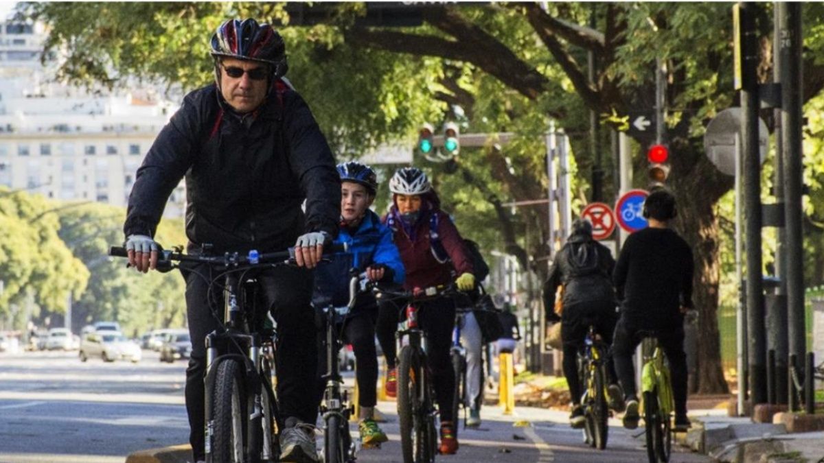 Ciclistas utilizan las ciclovías provisorias en la Ciudad de Buenos Aires (Fuente: Gobierno de la Ciudad de Buenos Aires)