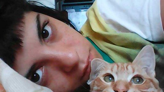 Una mochilera argentina pelea por su vida en Brasil: creen que su novio la prendió fuego