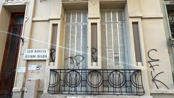 La UCR denunció la vandalización de 7 de sus sedes: qué decían las pintadas con insignias peronistas