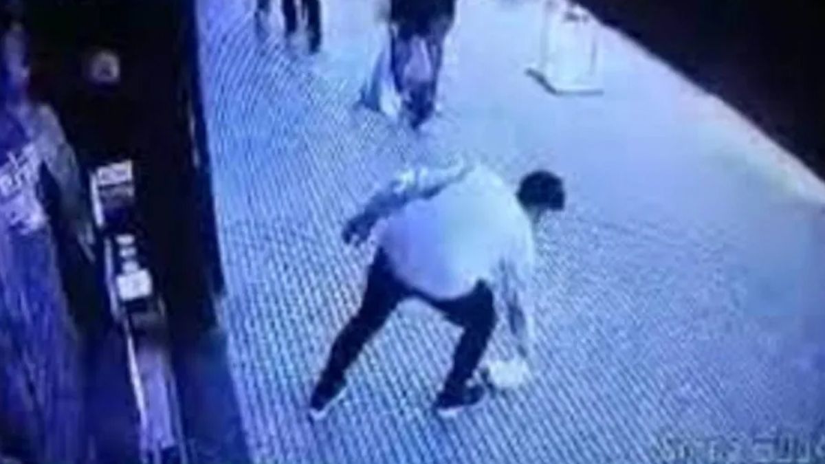 La reacción de un joven que se encontró 70 mil pesos en la calle&nbsp;