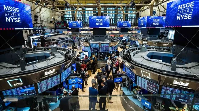 Las buenas señales del mercado para el Gobierno: dólar estable y riesgo país por debajo de los 600 puntos