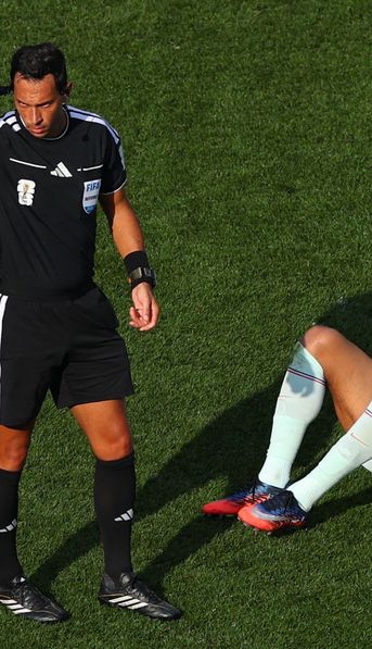 La imagen que preocupa a Francia: Mbappé sufrió una molestia física ante Marruecos y pidió el cambio