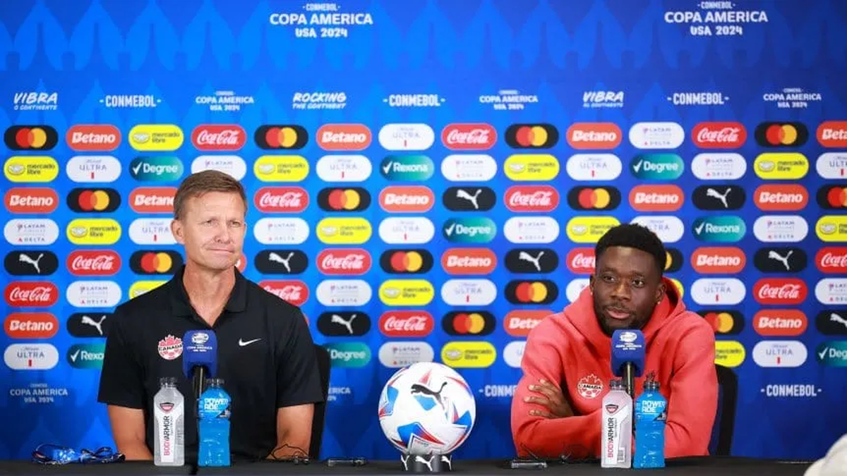 El entrenador y capit&aacute;n de la Selecci&oacute;n de Canad&aacute; analizaron a los dirigidos por Lionel Scaloni. (Foto: captura)