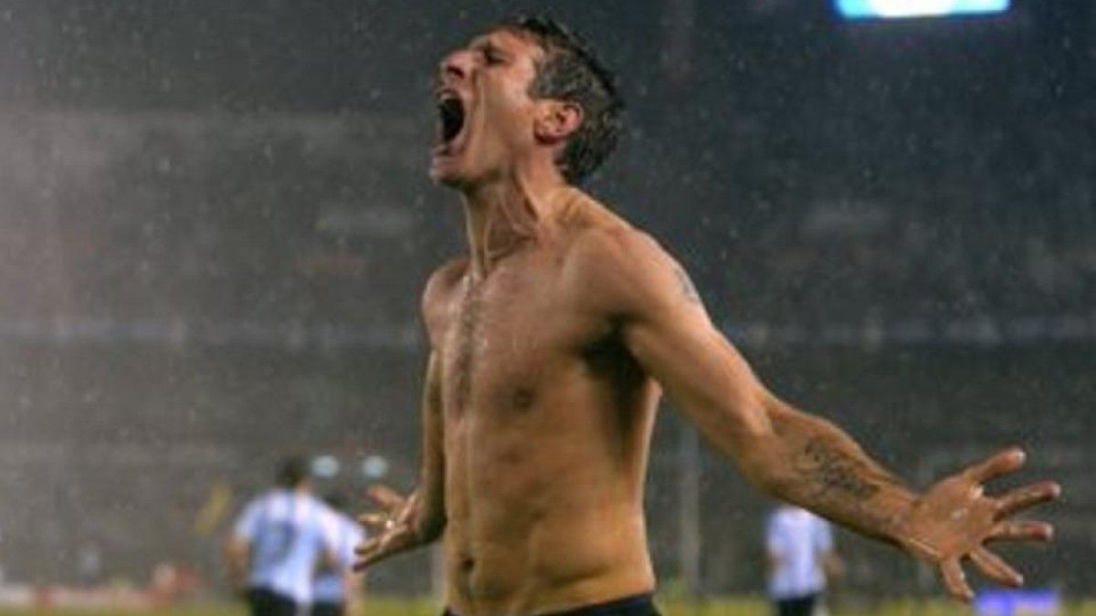 El sábado 10 de octubre de 2009 Martín Palermo le convierte a Perú un gol clave para ir al Mundial de Sudáfrica 2010.  