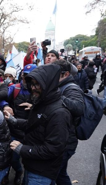 Tensión en la marcha de los miércoles frente al Congreso