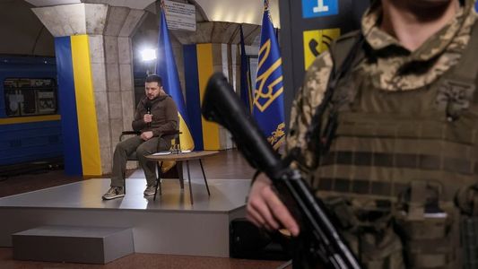 Guerra en Ucrania: Zelenski pidió reunirse con Putin, mientras Rusia persigue a un famoso escritor antiejército