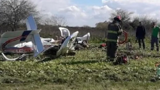Se robaron un avión de un aeropuerto, despegaron y se quedaron sin nafta: 5 muertos